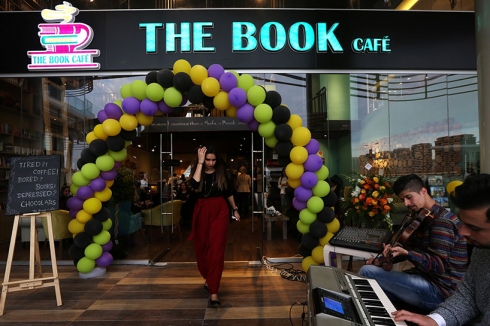 Li Hewlêrê yekem kafeya pirtûkan